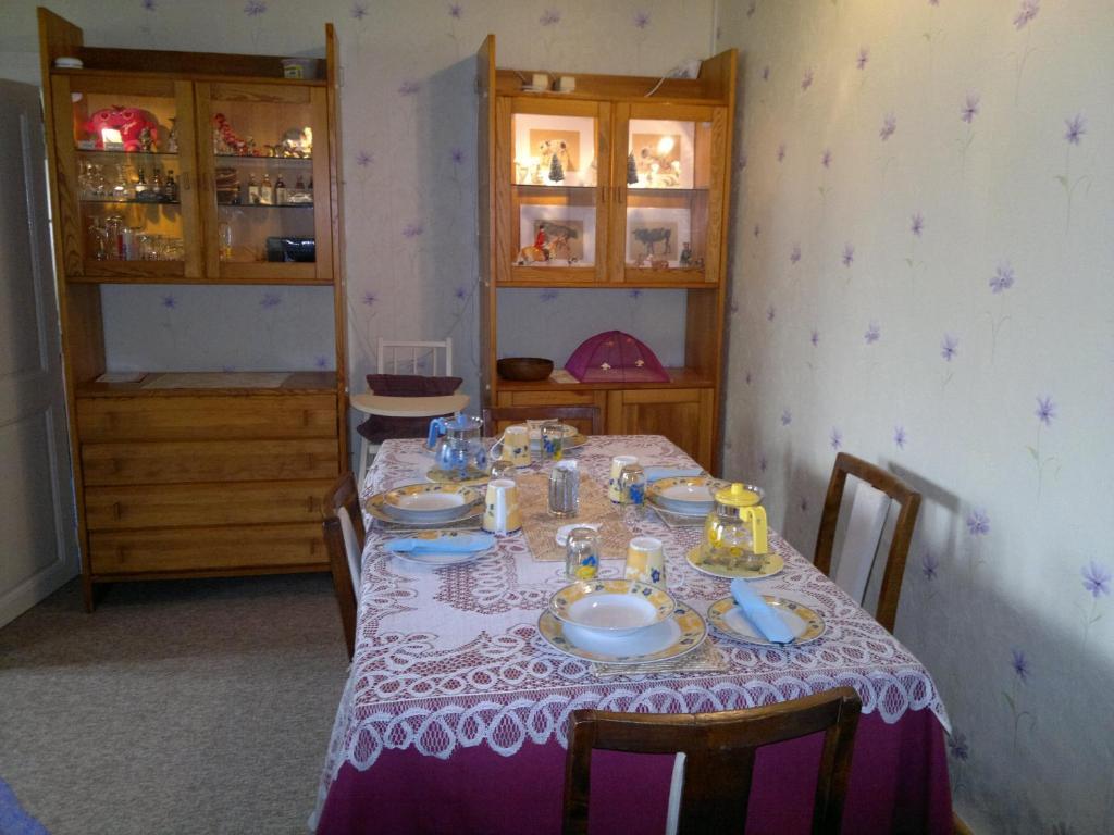 Bed and Breakfast La Maison Jaune Bouresse Экстерьер фото